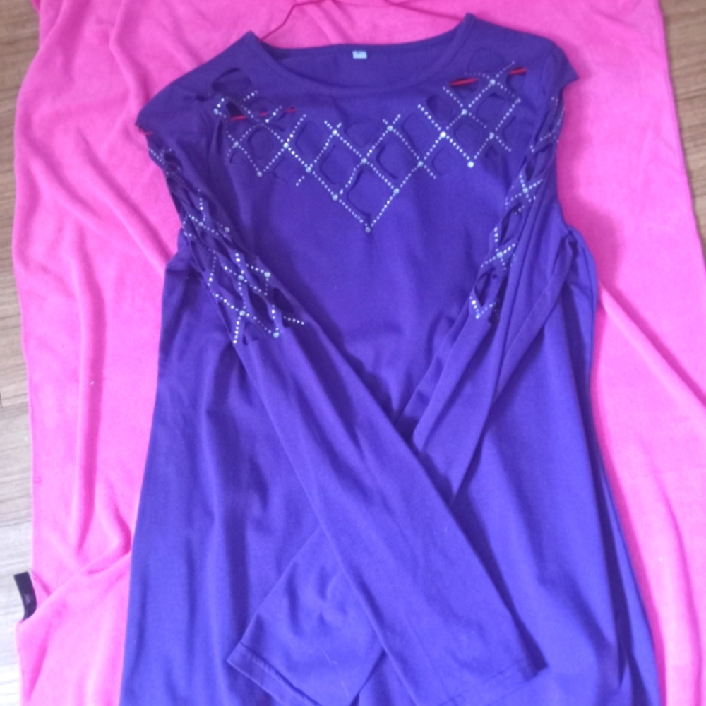 Beatific purple  sweater with cut out sleeves and upper front. Very cute!
